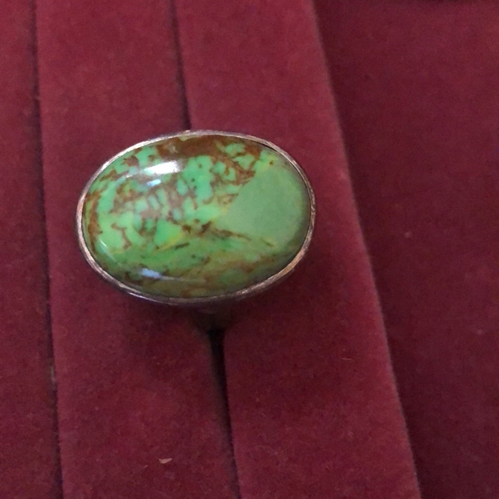 Green stone ring